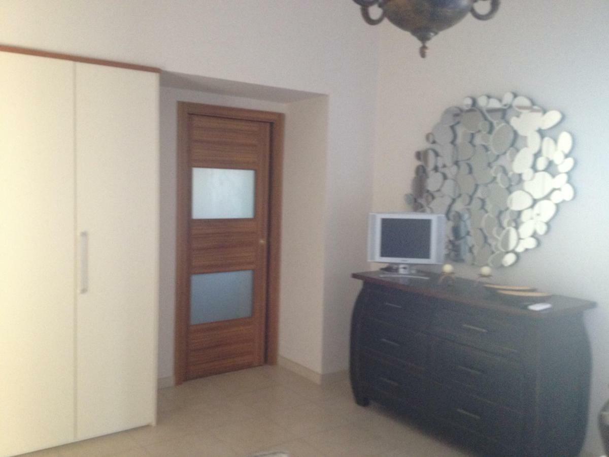 Domus Felix Bed & Breakfast ซอร์เรนโต ภายนอก รูปภาพ